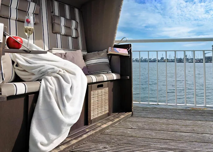 Villa Schleivilla-hafenmeister-by-seeblick-ferien-oro-billardtisch-kicker-kamin