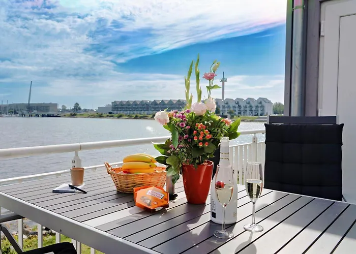 Villa Schleivilla-hafenmeister-by-seeblick-ferien-oro-billardtisch-kicker-kamin Olpenitz